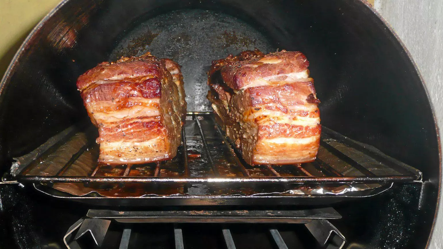 Рецепт слабосолоної свинини гарячого копчення